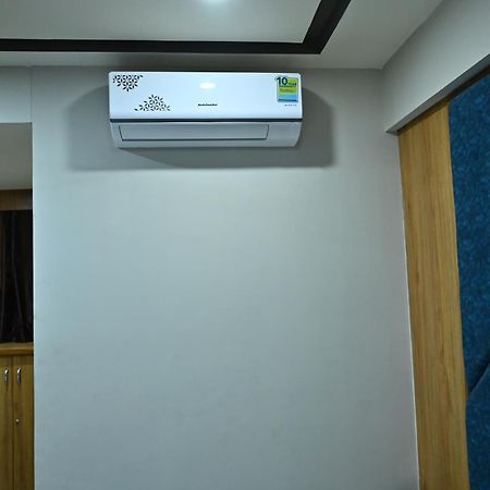 Hotel Sury Villa Ahmedabad Esterno foto