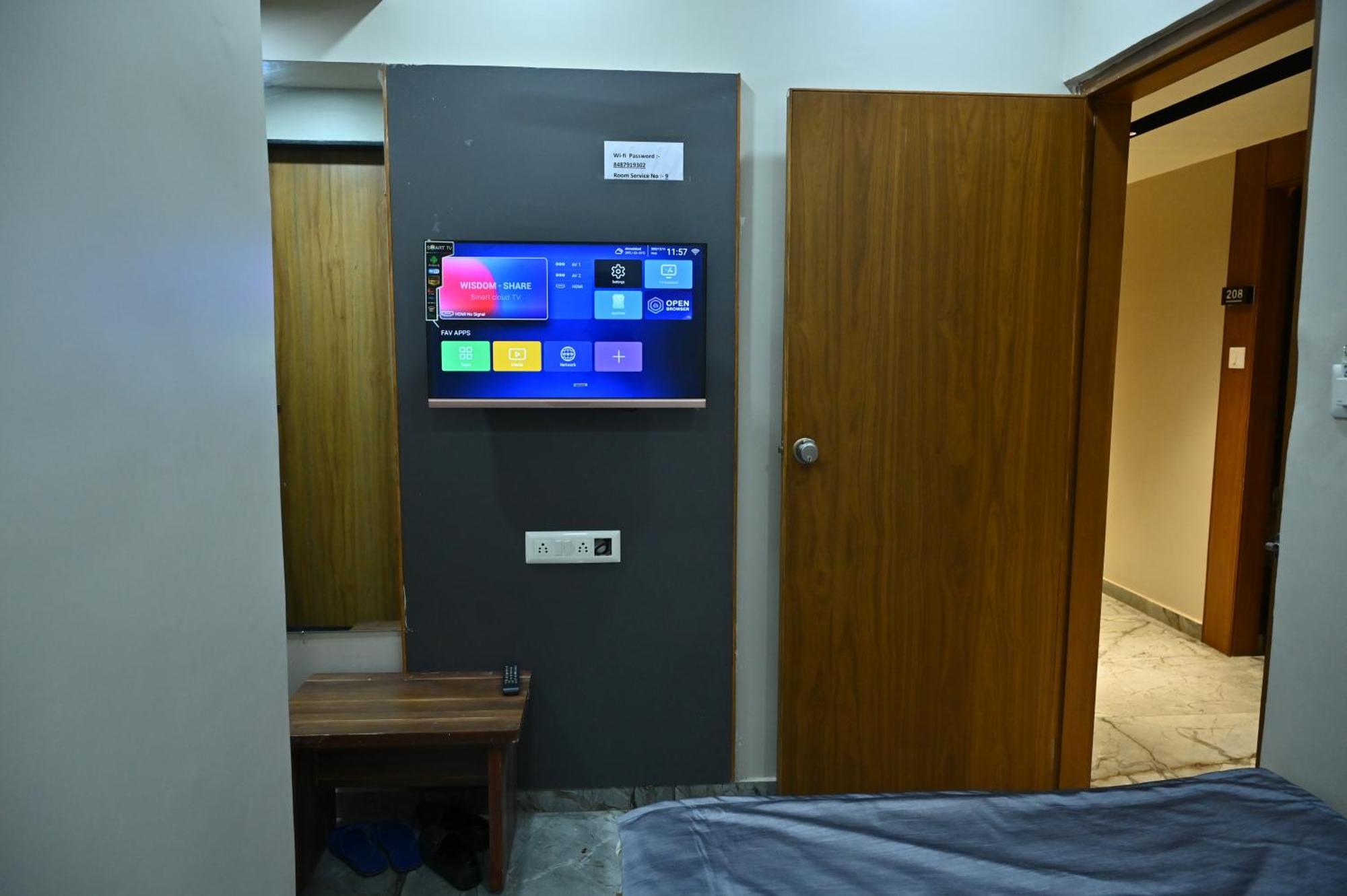 Hotel Sury Villa Ahmedabad Esterno foto