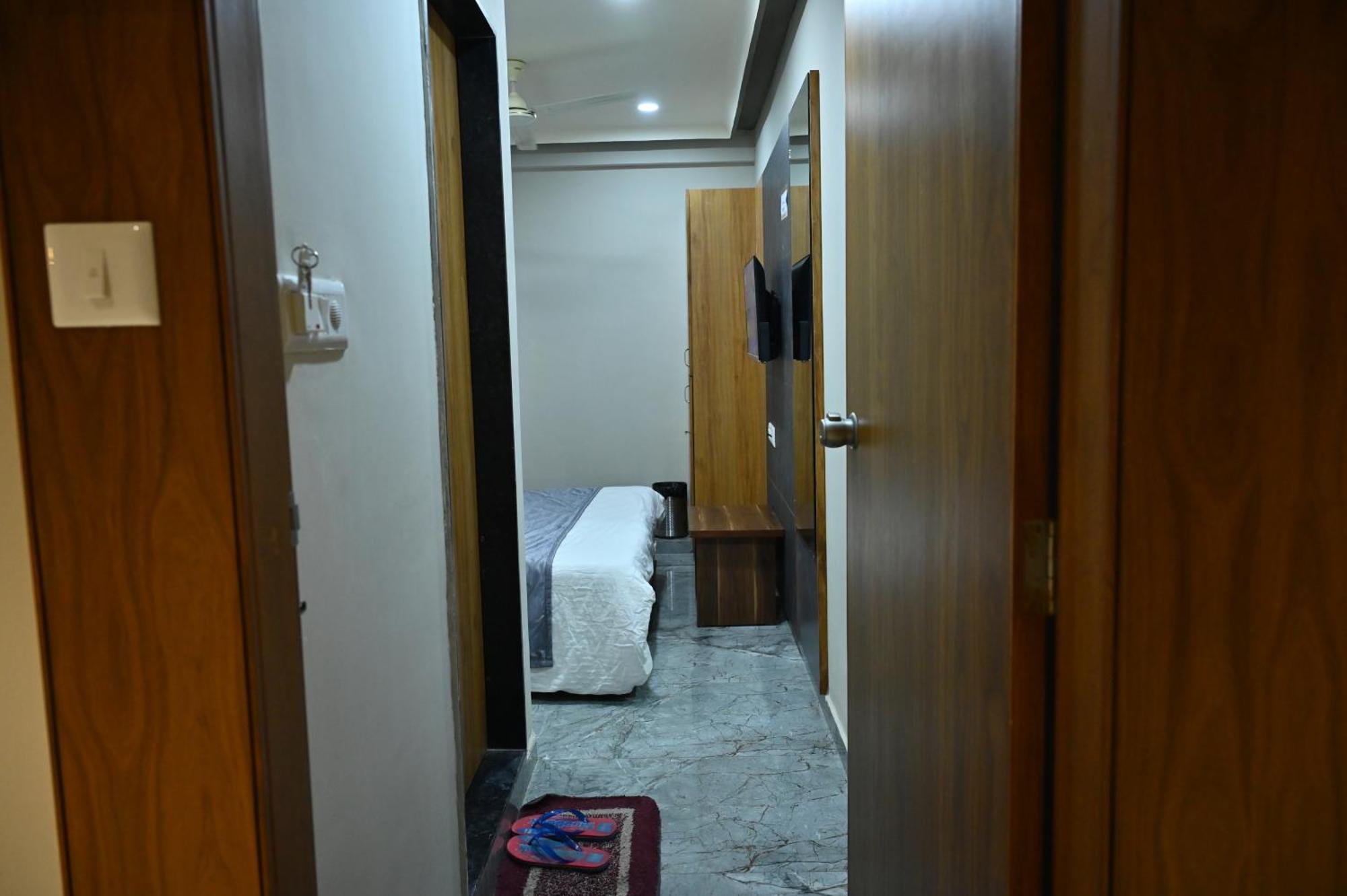 Hotel Sury Villa Ahmedabad Esterno foto