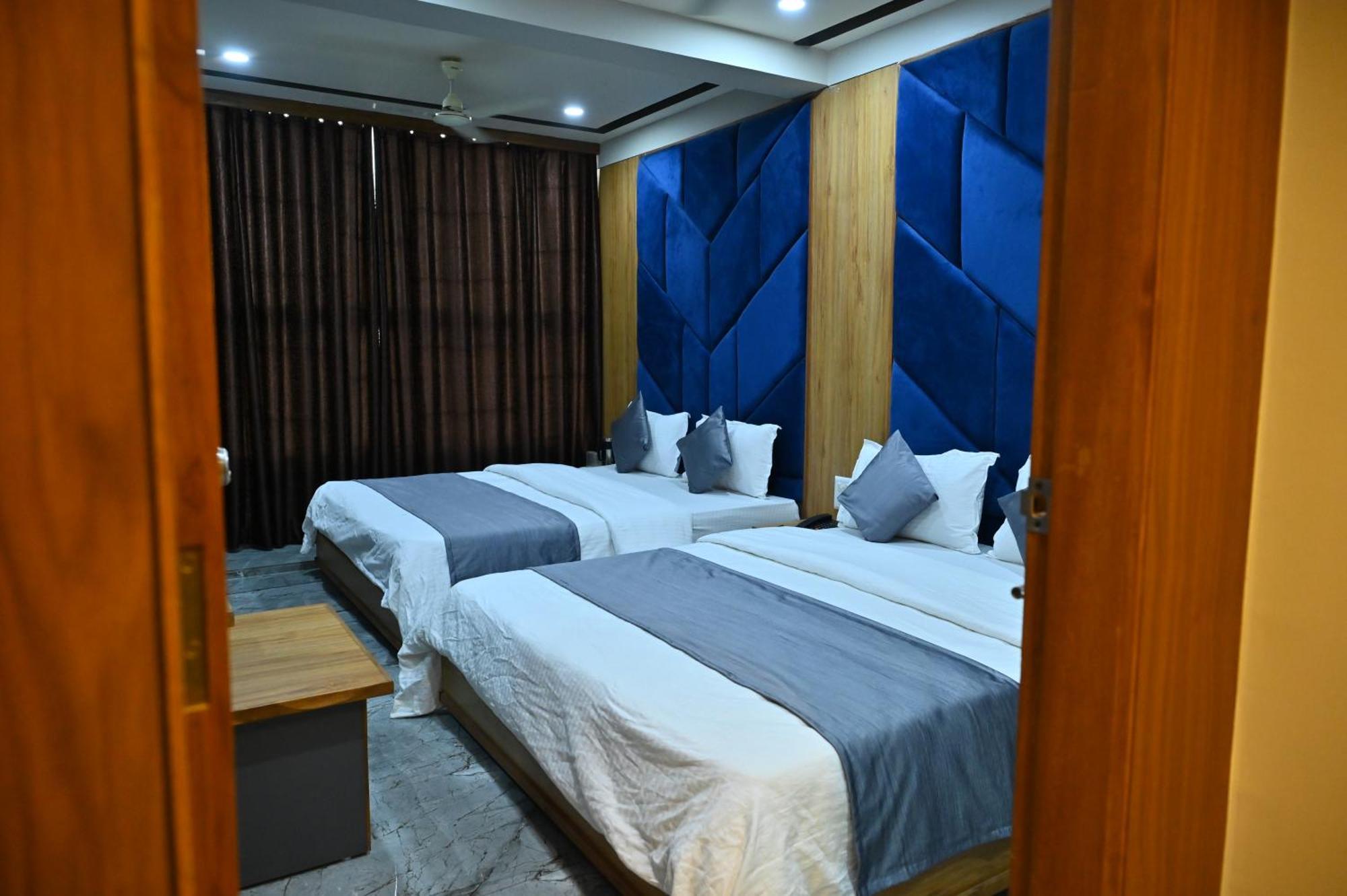 Hotel Sury Villa Ahmedabad Esterno foto
