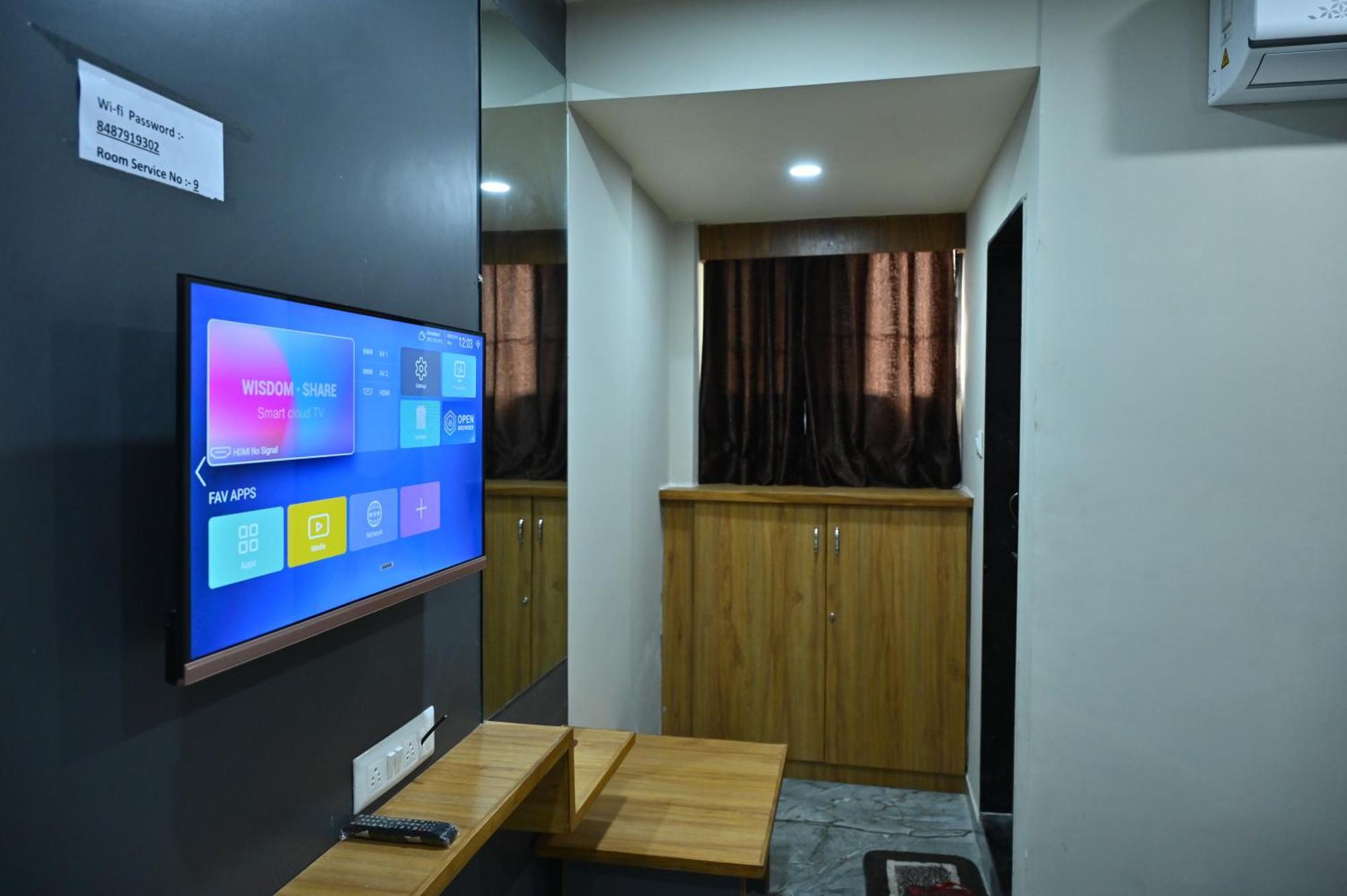 Hotel Sury Villa Ahmedabad Esterno foto