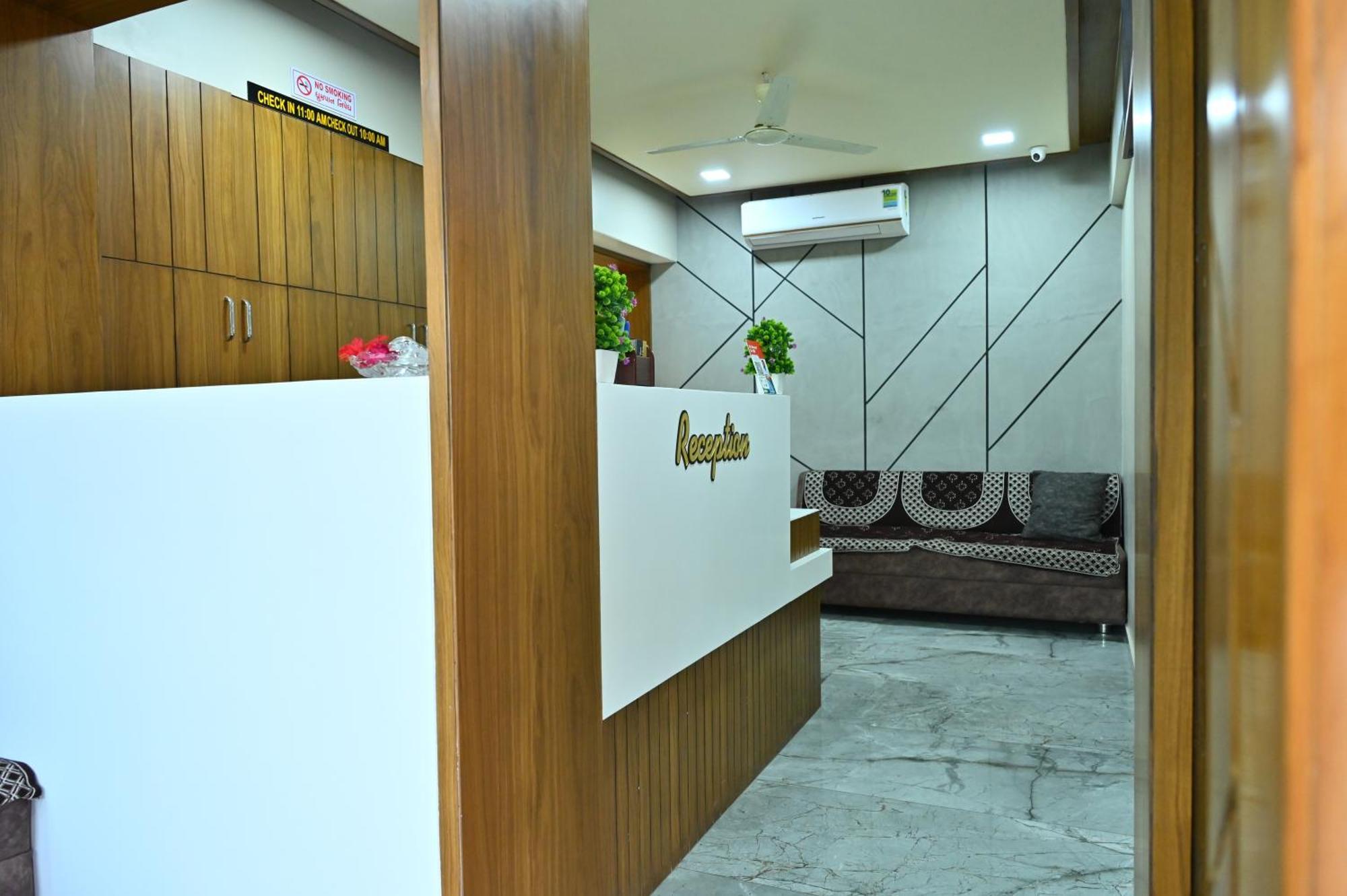 Hotel Sury Villa Ahmedabad Esterno foto