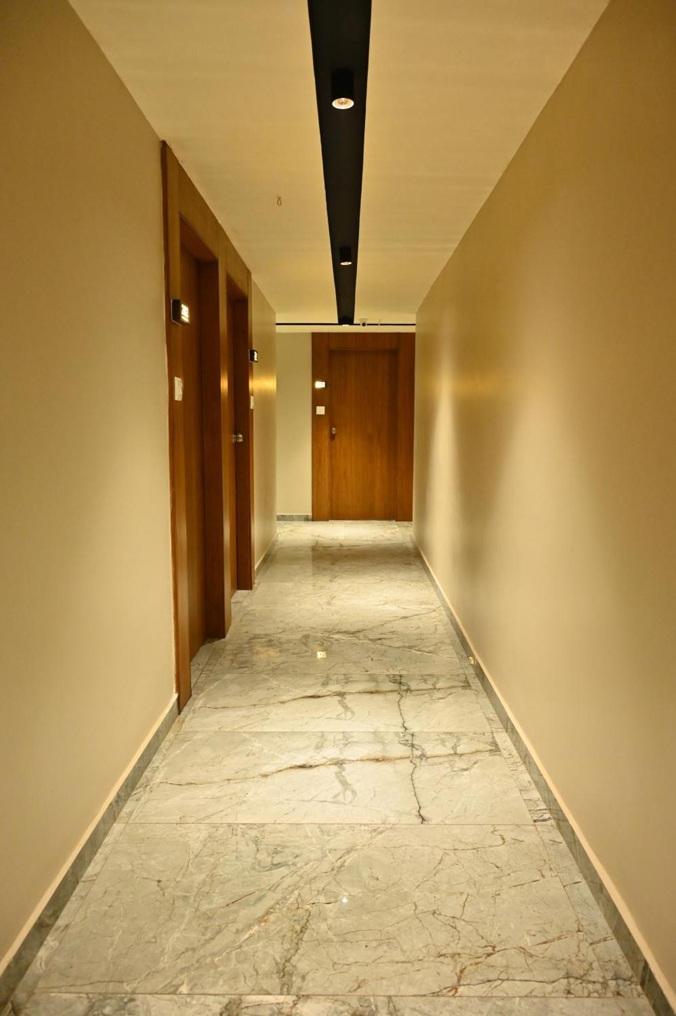 Hotel Sury Villa Ahmedabad Esterno foto