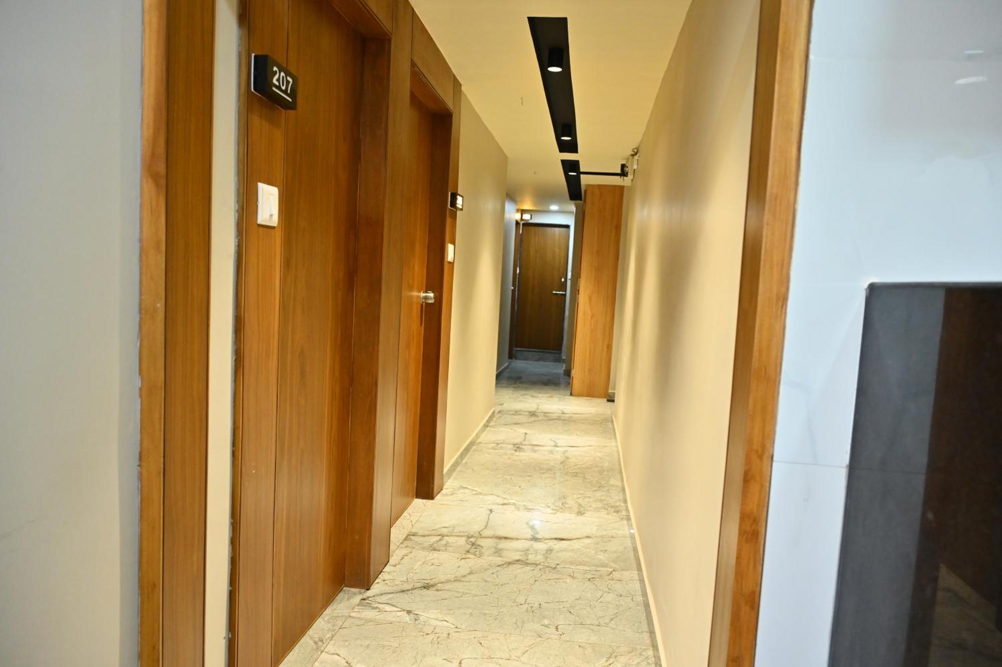 Hotel Sury Villa Ahmedabad Esterno foto