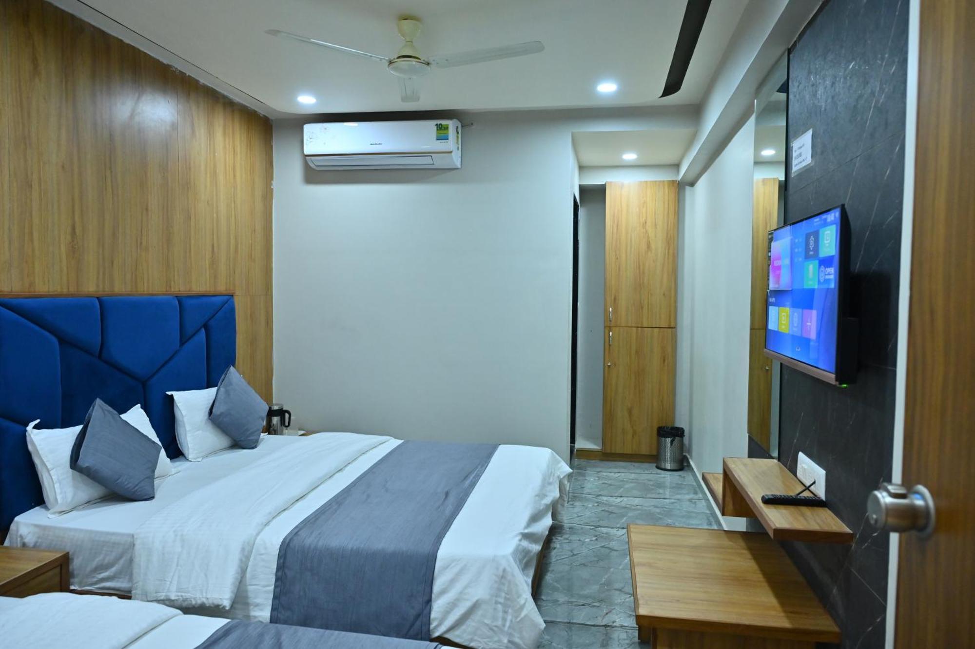 Hotel Sury Villa Ahmedabad Esterno foto