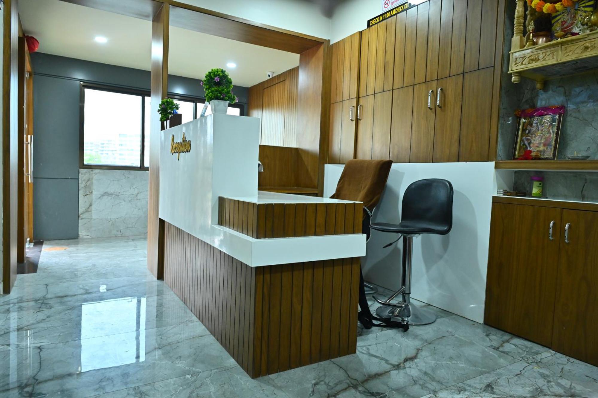 Hotel Sury Villa Ahmedabad Esterno foto